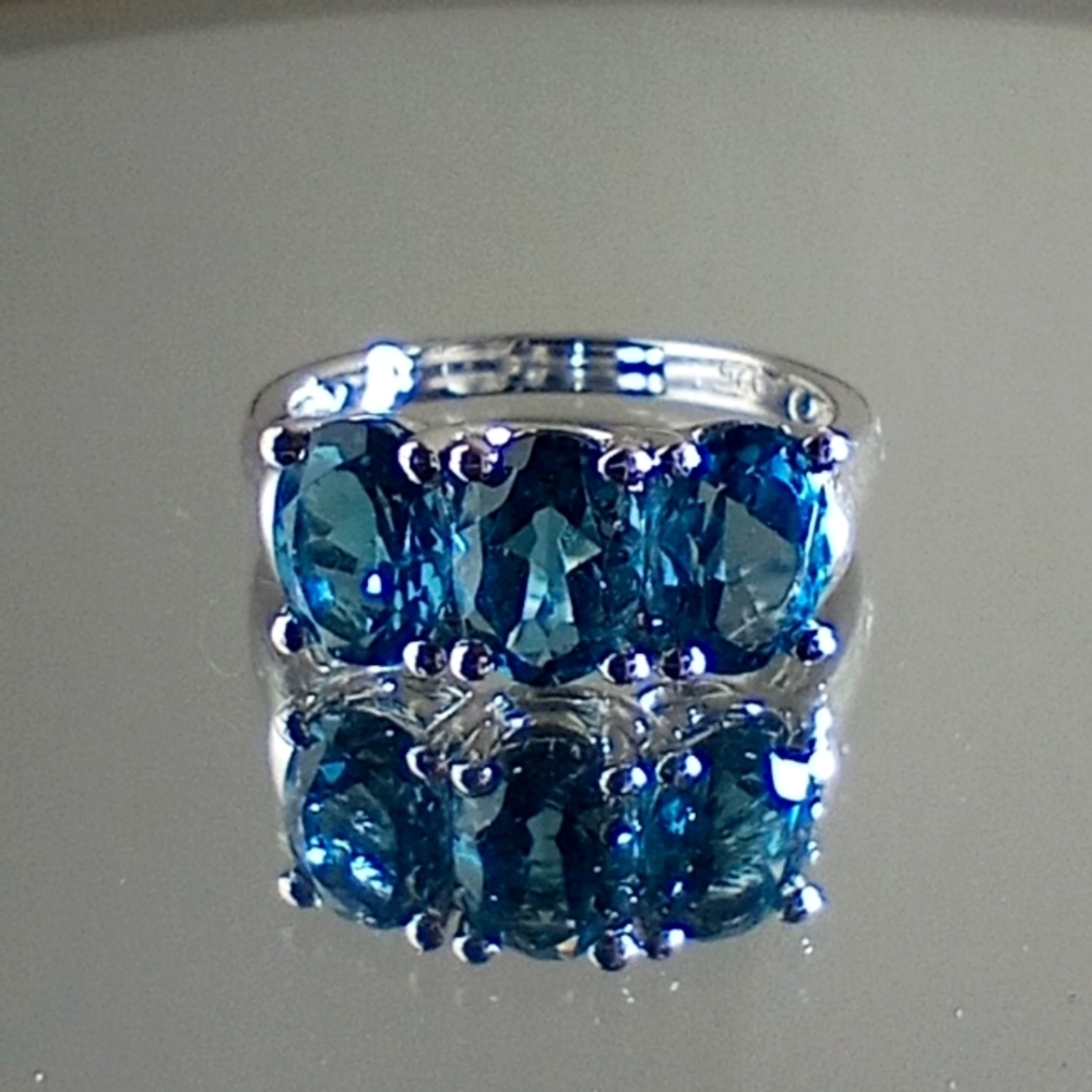 925 Blue Topaz Ring Sterling Silver size 7